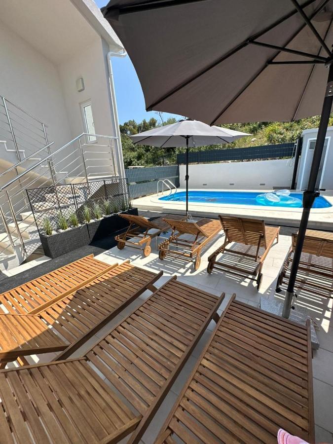 Villa Milena-With A Pool โตรกีร์ ภายนอก รูปภาพ
