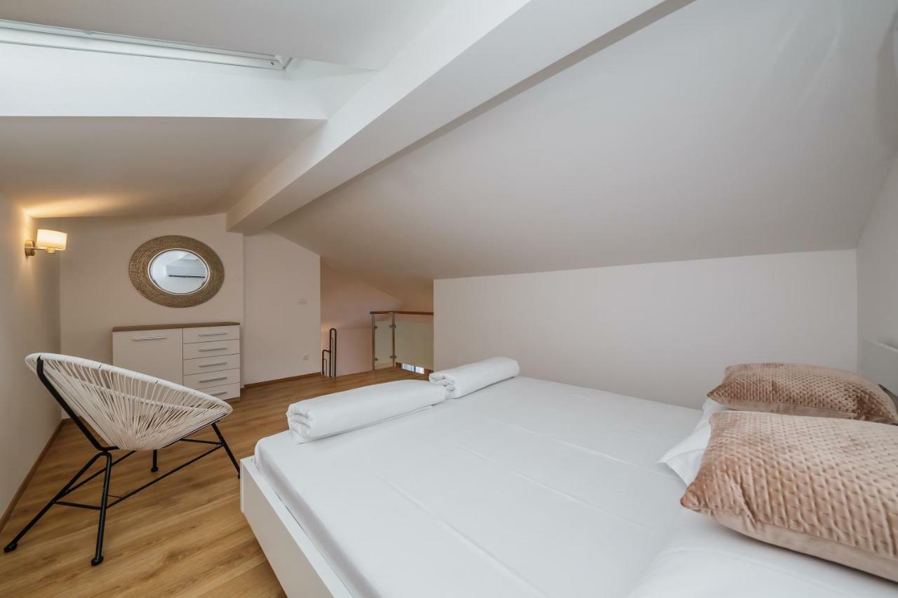 Villa Milena-With A Pool โตรกีร์ ภายนอก รูปภาพ